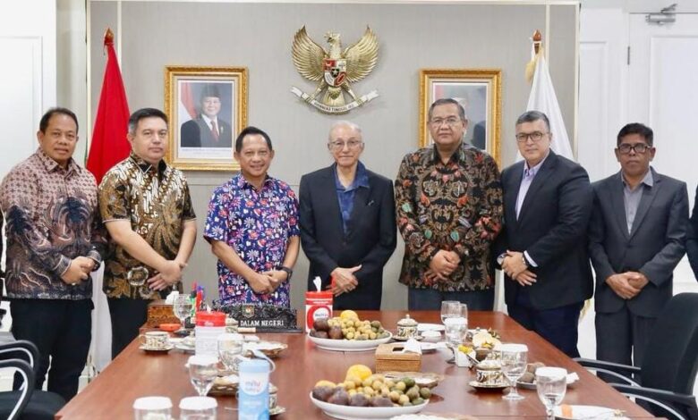 Pertemuan diakhiri dengan makan siang dan sesi foto bersama